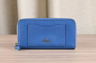 COACH Portefeuille compagnon en cuir grainé bleu, fermeture …
