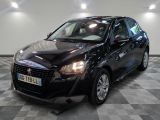 la photo d'une voiture noire garée dans un garage