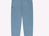 un pantalon de survêtement bleu pour petit garçon, avec un petit logo sur le côté