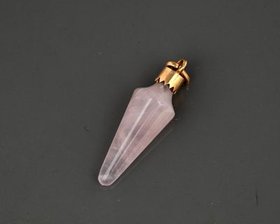 Pendentif amphore en quartz rose monté sur or 18k.