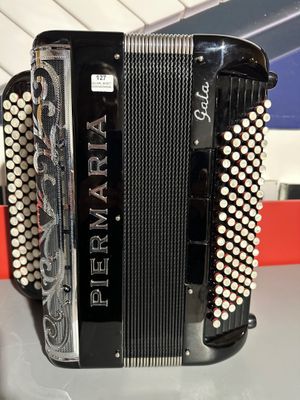 Accordéon PIERMARIA mod GALA 96B noir celluloïd.