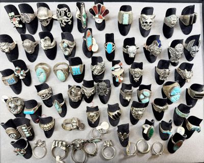 LOT DE 39 BAGUES en argent plusieurs titres et 30 en métal a…