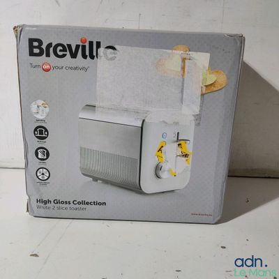 boîte contenant un grille-pain Brevillel posée sur un plan de travail