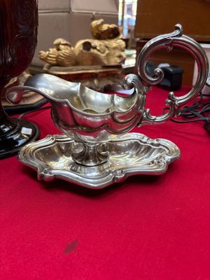 Une saucière et son dormant en argent 925/°°° à bords chantournés - Photo 1