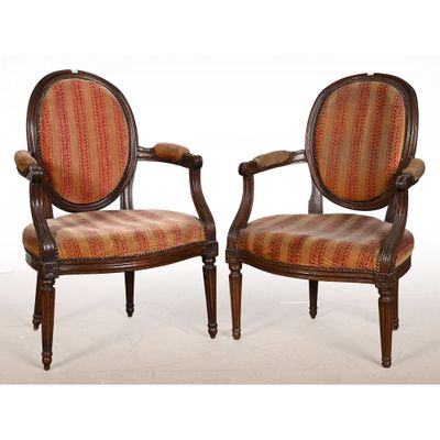 paire de fauteuils français du XIXe siècle de style Louis XVI, avec assises rembourrées