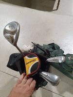 Deux sacs contenant un lot de clubs de golf (photo 2)