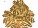une image représentant une statue en or de la Vierge à l'Enfant