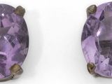 une paire de boucles d'oreilles en améthorate et diamants