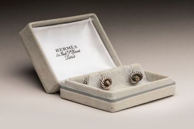 HERMES Paris Paire de boutons de manchette en argent modèle …