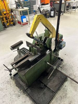 une machine qui se trouve dans une pièce