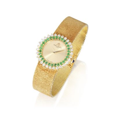 une photo d'une montre-bracelet en or sertie de pierres vertes et blanches
