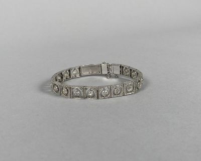 Bracelet ligne esprit Art Déco en platine, serti de 19 diama…