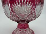 bol en verre violet orné d'un motif floral sur le dessus