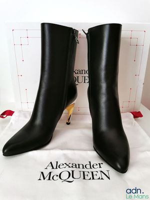 Bottines en cuir noir Alexander McQueen à talon doré