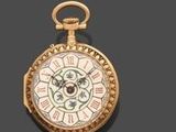 une montre de poche ancienne en or, avec des chiffres romains sur le cadran