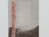 une peinture abstraite représentant une ligne rouge sur un mur blanc