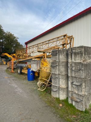 a crane that is sitting on the side of a building