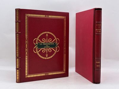 un livre rouge avec des bordures dorées et une couverture rouge