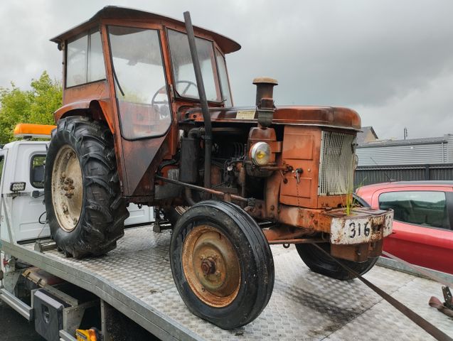 Tracteur agricole (succession des domaines) Renault R7050NAL, imm...
