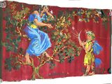 deux tableaux accrochés au mur d'une pièce au fond rouge