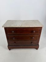 Commode miniature de maîtrise en placage d'acajou à décor de… (photo 2)