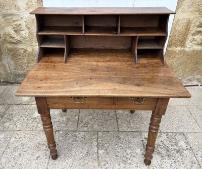 Petit bureau de comptable en noyer ouvrant par 2 tiroirs don…
