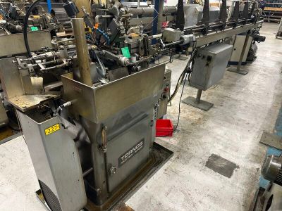 une machine placée au milieu d'une pièce