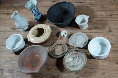 LOT d'objets en céramique : - vase cornet en faïence, Delft … - Photo 1