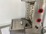 l'image d'une machine posée sur une table