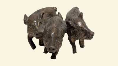 "Trois marcassins" Petit sujet en bronze à patine dorée Haut…