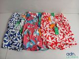 quatre paires de maillots de bain pour homme de différentes couleurs