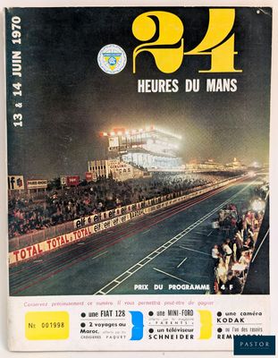 une affiche représentant un circuit automobile avec plusieurs personnes