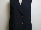 un gilet noir pour femme sur un mannequin, un mannequin, un mannequin, un mannequin, un mannequin, un mannequin, un mannequin, un mannequin