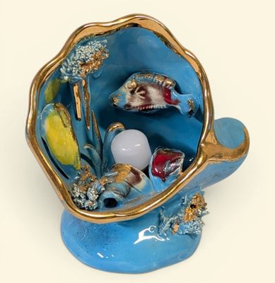 VALLAURIS Veilleuse en faïence polychrome à décor de poisson…