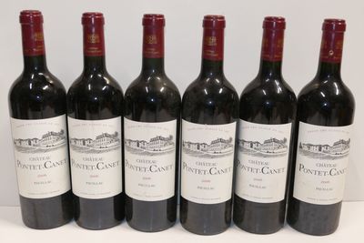 six bouteilles de vin rouge alignées sur une table