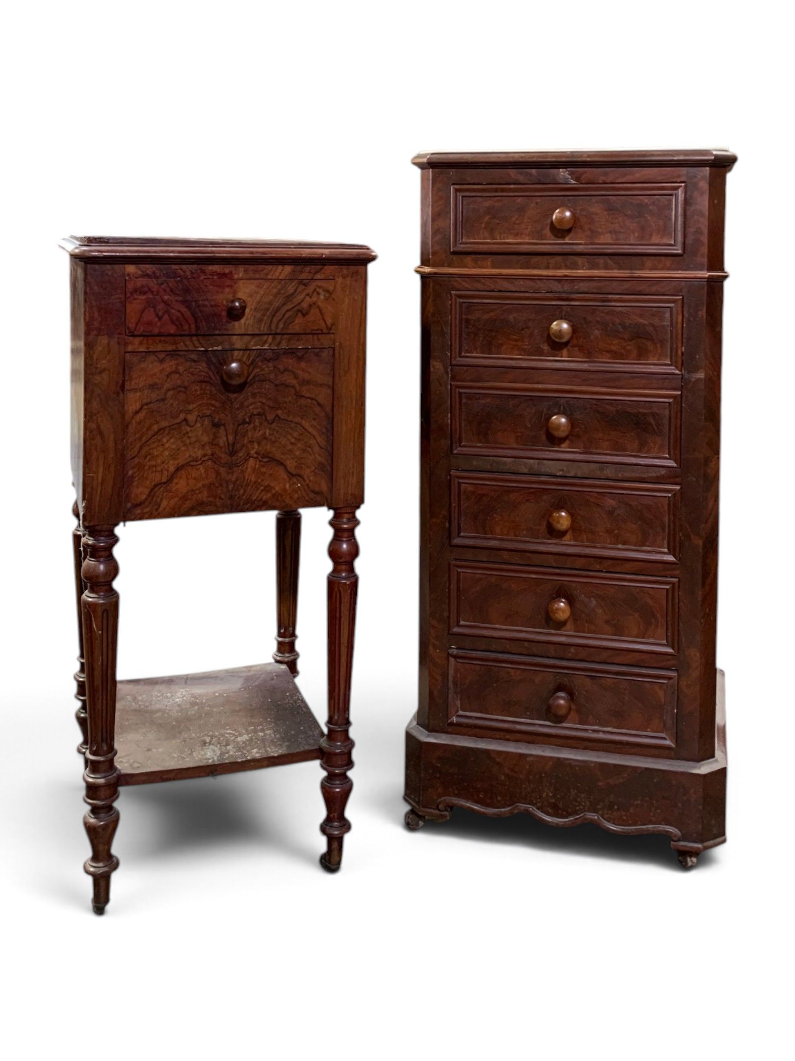 Lot de deux tables de chevet en acajou, placage d'acajou, l'…
