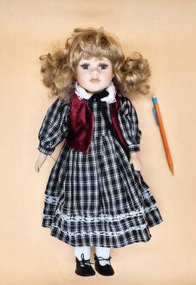 Poupée tête porcelaine édition moderne des Années 90 (hauteu…