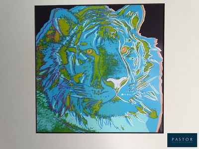 image aux couleurs vives représentant un tigre sur fond noir