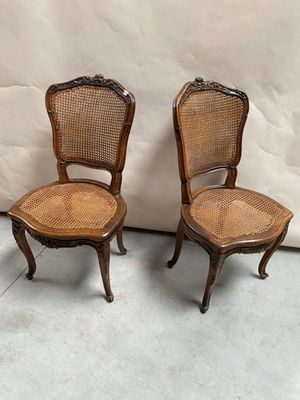 paire de chaises anciennes à dossier en rotin