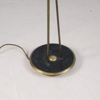 Lampadaire en laiton, à trois lumières orientables ; réflect… (photo 3)