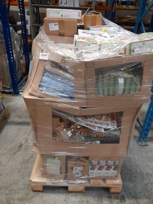 Lot DE Solderie Dont Quelques Vetements + Quelques Plaids + …