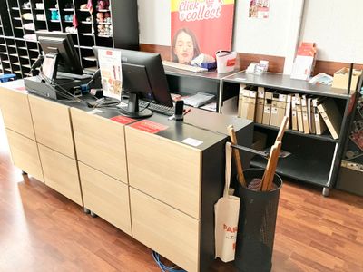 2 COMPTOIRS de caisse en stratifié Dim.