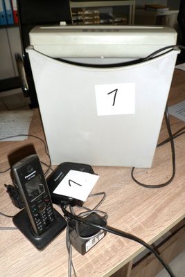 téléphone sans fil PANASONIC et 1 destructeur de documents (modèle anc