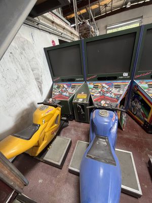 many different types of arcade machines in this room