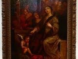 un vieux tableau représentant une femme avec un enfant dans une pièce