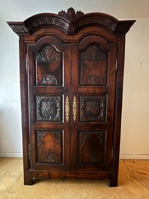 Armoire de mariage en bois naturel à deux portes ornées de 3…