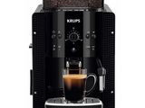 une machine à café noire avec une tasse de café devant elle
