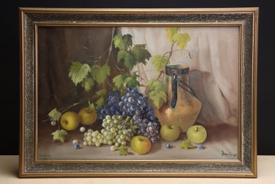 tableau représentant une nature morte composée de raisins, de pommes et de poires posés sur une table