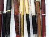 a lot of pens that are lined up on a table