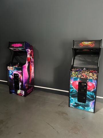 Deux bornes Arcade rétro avec 3000 jeux sur chacune, avec monnaye